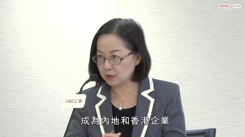 香港商貿代表團將出訪卡塔爾和科威特，代表團成員、香港總商會主席陳瑞娟認為這次考察具重要意義，希望港商能多留意當地投資發展政策。由於兩國正積極推進經濟多元化發展，她相信香港不同行業都能從中發現商機。  受訪嘉賓： 香港總商會主席陳瑞娟  https://www.news.gov.hk/chi/2025/05/20250508/20250508_153330_452.html 影片：政府新聞網  #香港 #香港品牌 #亞洲國際都會 #中東 #卡塔爾 #科威特